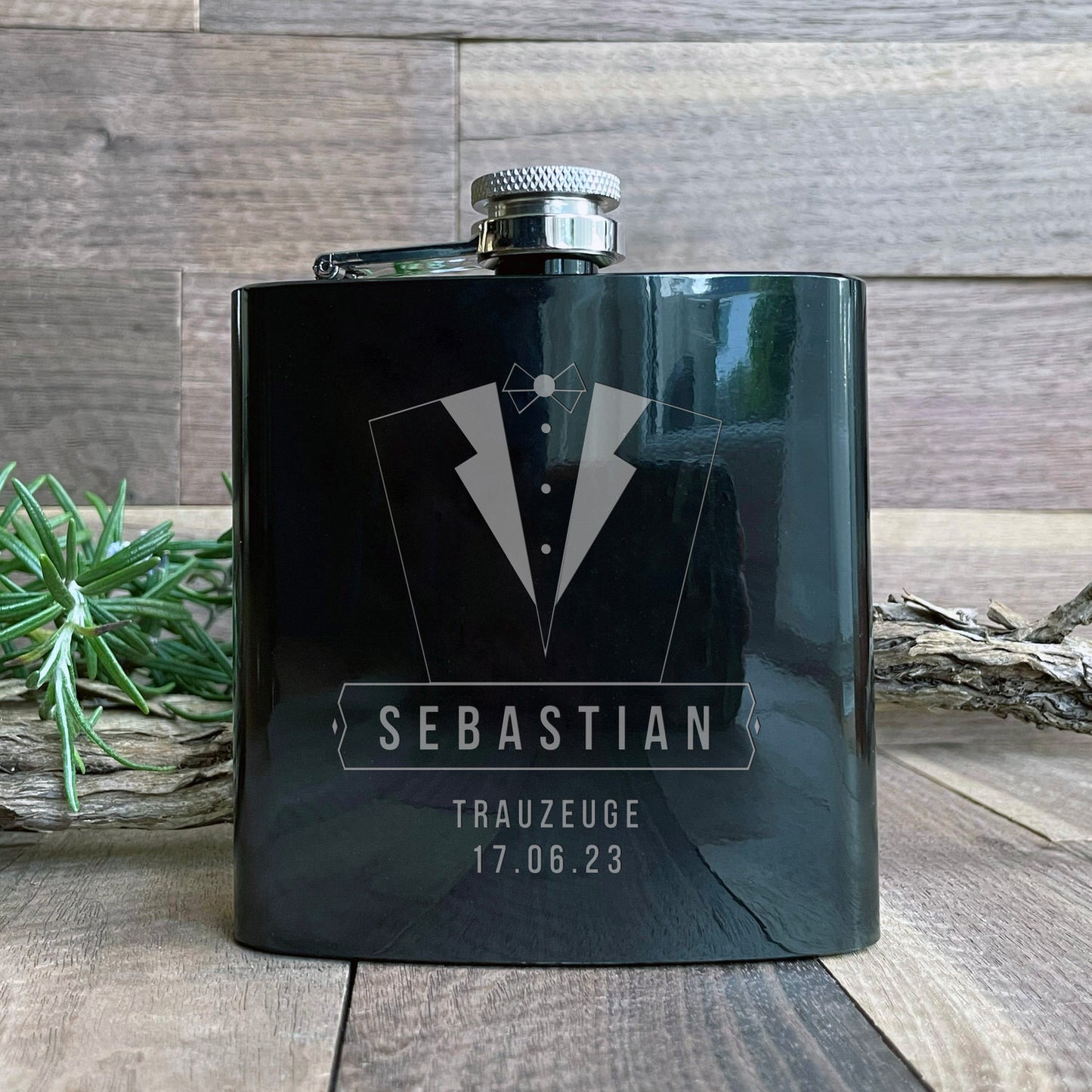 Personalisierter Flachmann mit schwarz glänzendem Lack - Smoking