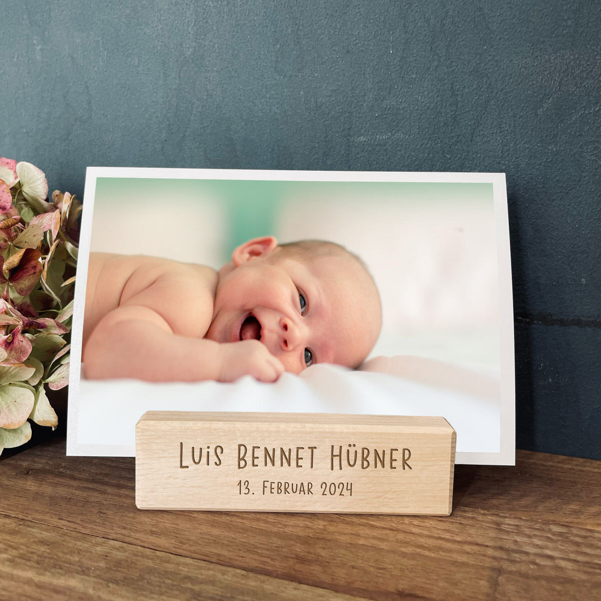 Personalisierter Foto- und Kartenhalter aus Holz - 10 cm