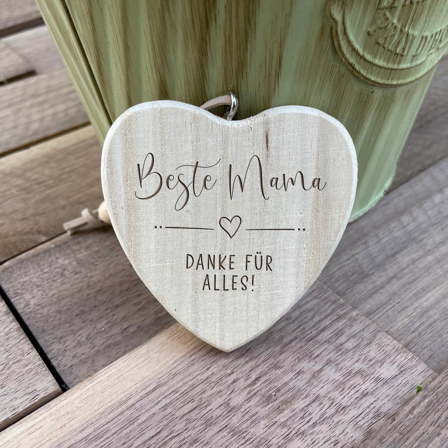 Herzförmiger Geschenkanhänger aus Holz - Beste Mama