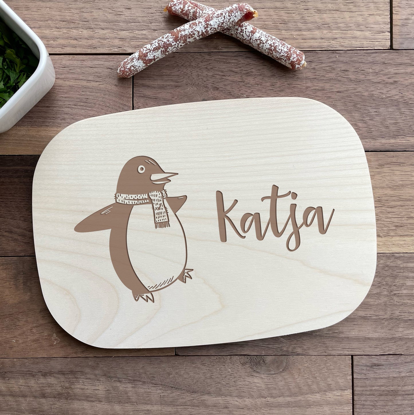 Frühstücksbrett mit personalisierter Gravur - Pinguin