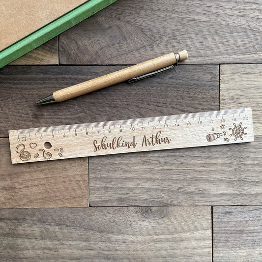 Holzlineal mit personalisierter Gravur - Pirat
