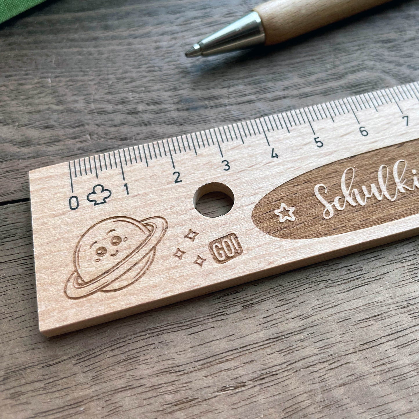 Holzlineal mit personalisierter Gravur - Weltall