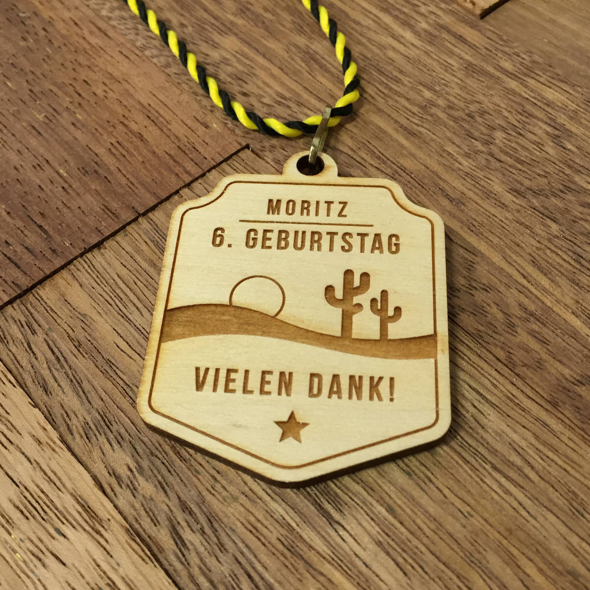 6+ Holzmedaillen "Wilder Westen" als Gastgeschenk