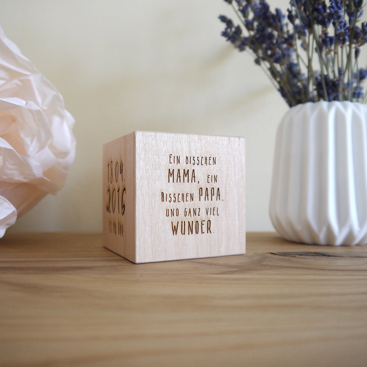 6 cm Holzwürfel zur Geburt oder Taufe, mehrseitig graviert
