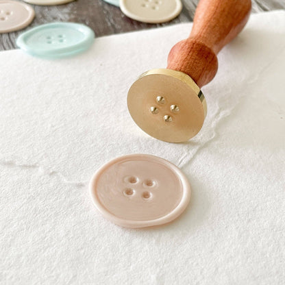 Siegelstempel "Niedlich wie ein Knopf" für Wachssiegel