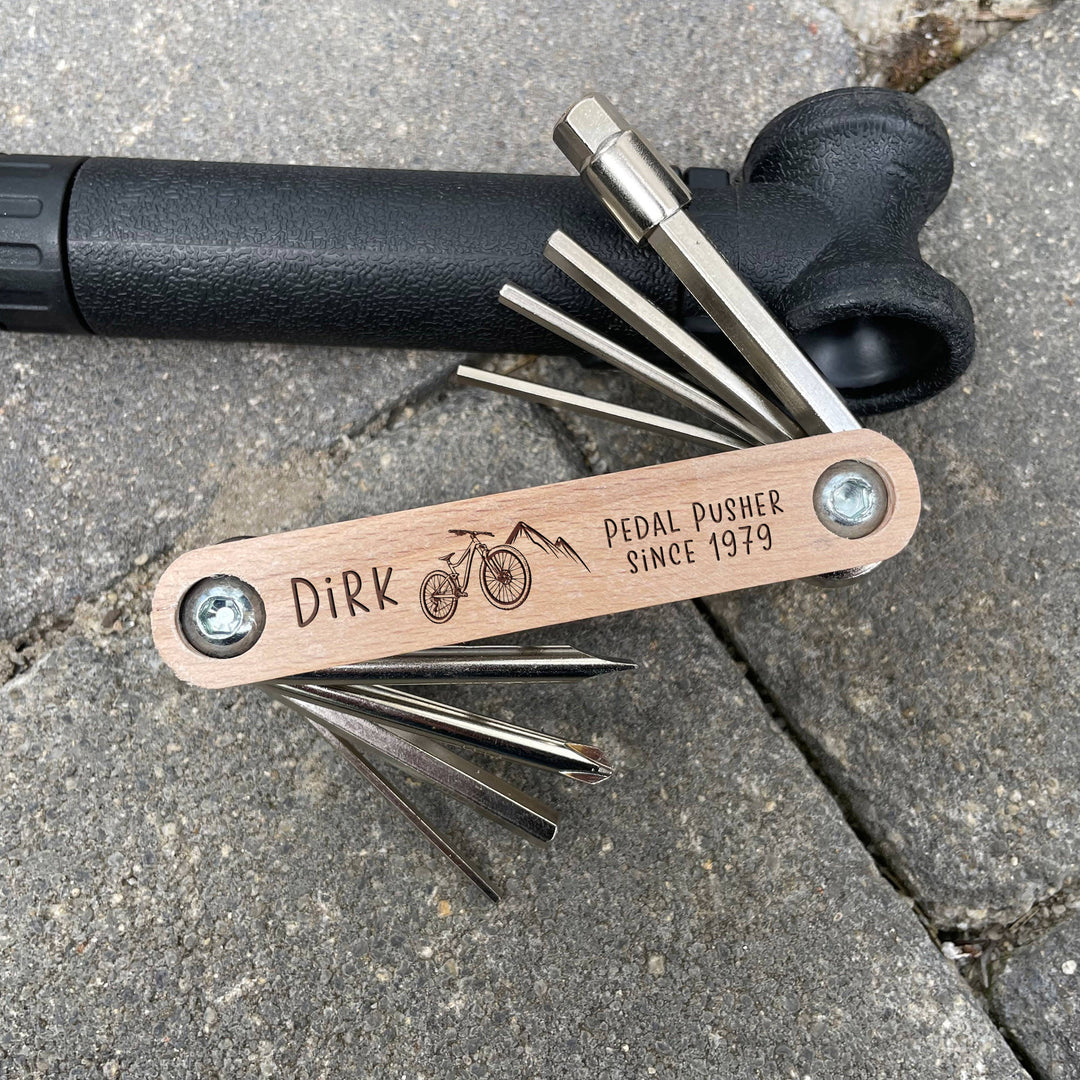 Fahrrad Multitool mit 8 Werkzeugen und personalisierter Gravur