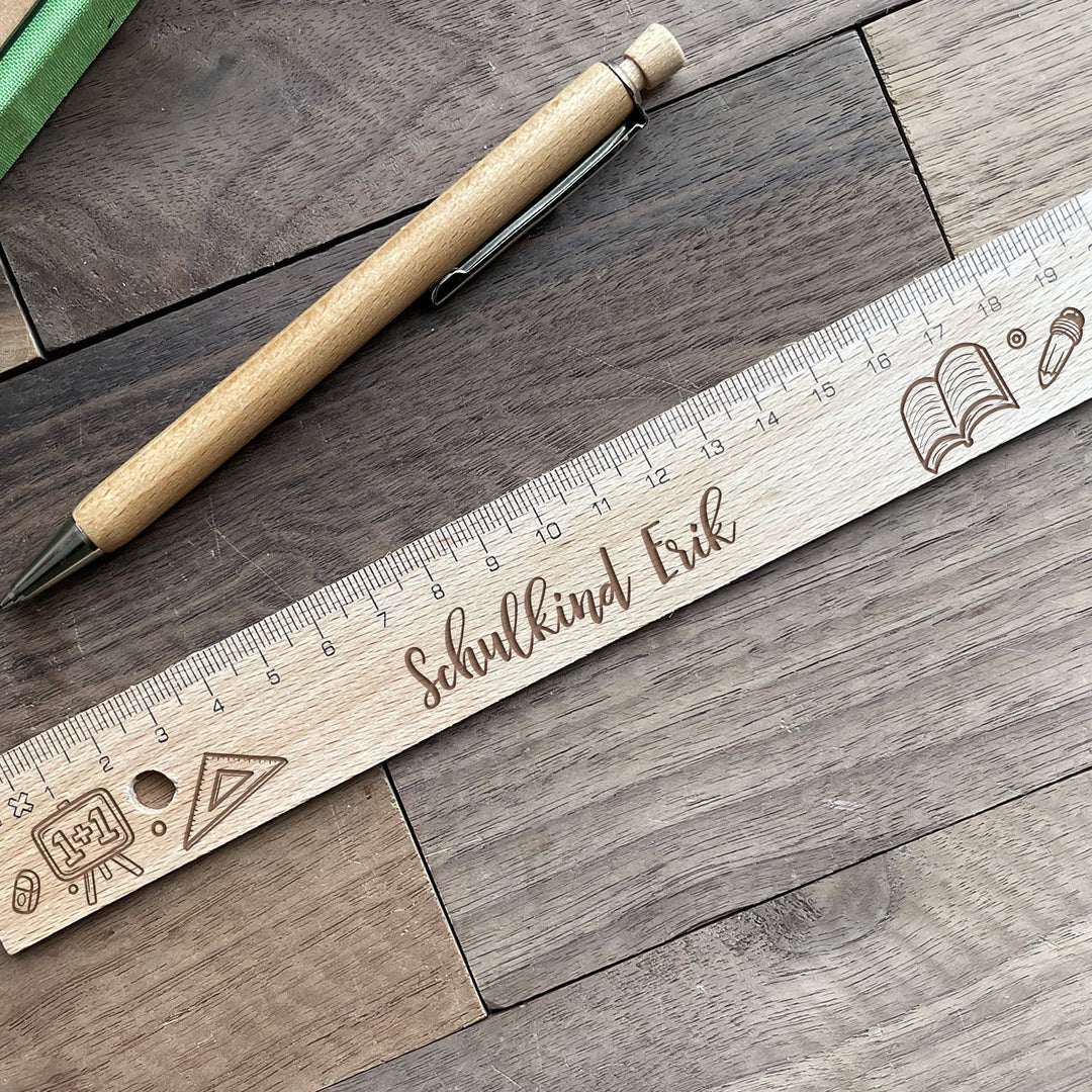 Holzlineal mit personalisierter Gravur - Schulzeugs