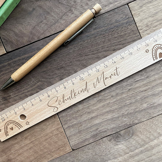 Holzlineal mit personalisierter Gravur - Regenbögen
