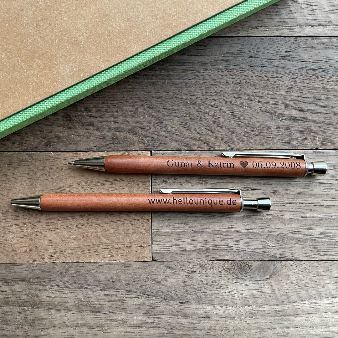 Kugelschreiber aus Birnenholz mit persönlicher Gravur