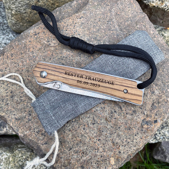 Edles Taschenmesser mit Klinge in Damast-Optik und personalisierter Gravur