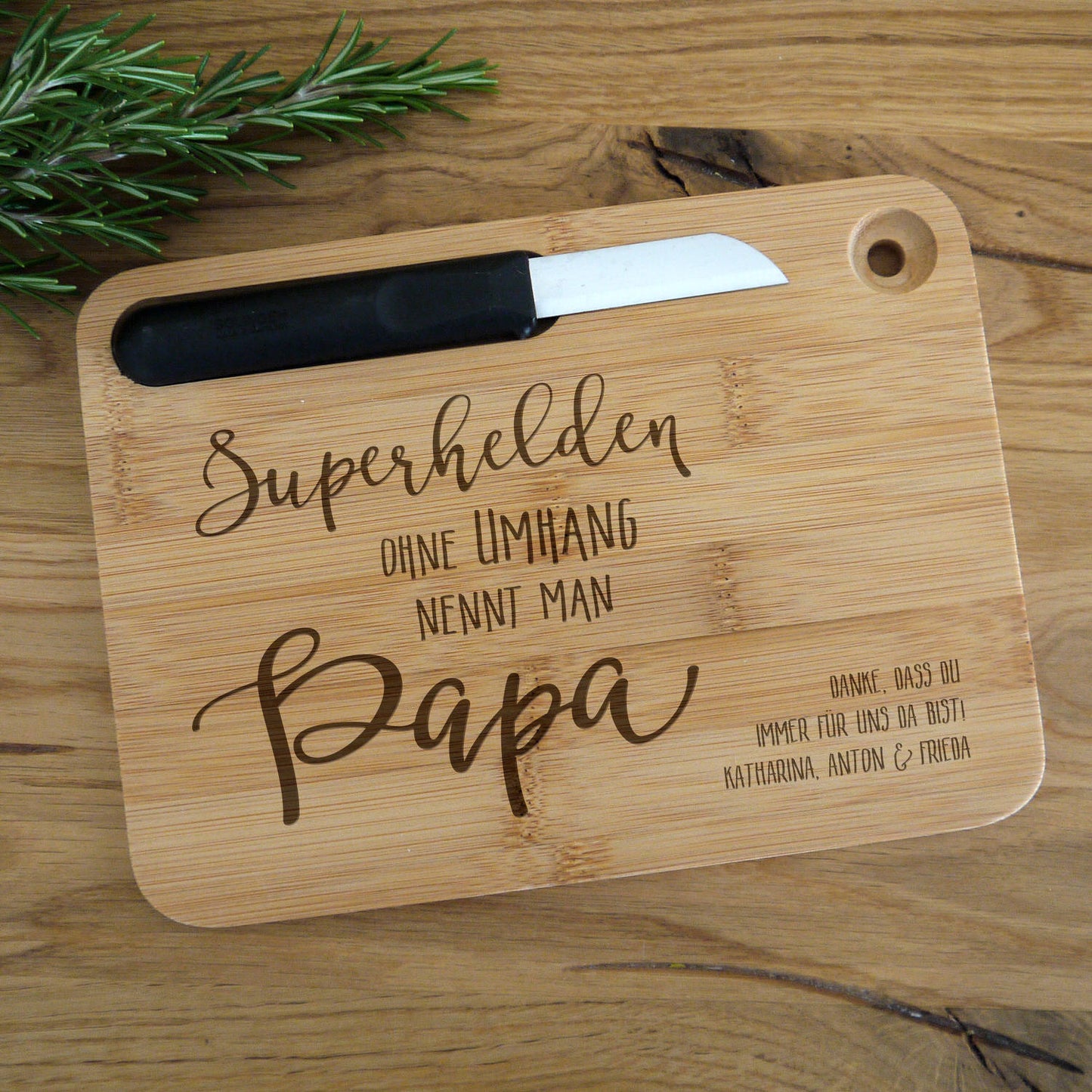 Graviertes Holzbrettchen inkl. Messer - Superheld Papa