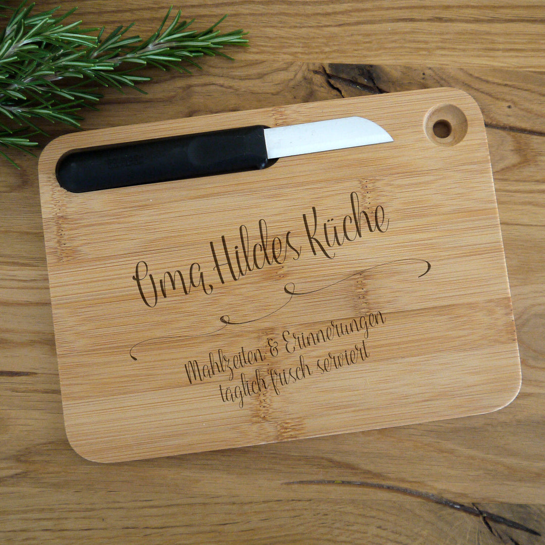 Holzbrettchen mit Gravur und Messer - Omas Küche