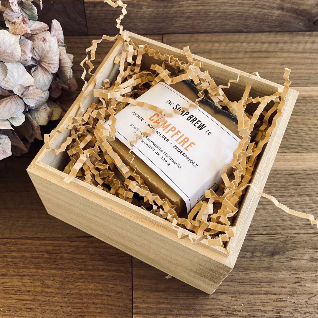 Kleine Holzbox mit personalisierter Gravur zur Hochzeit