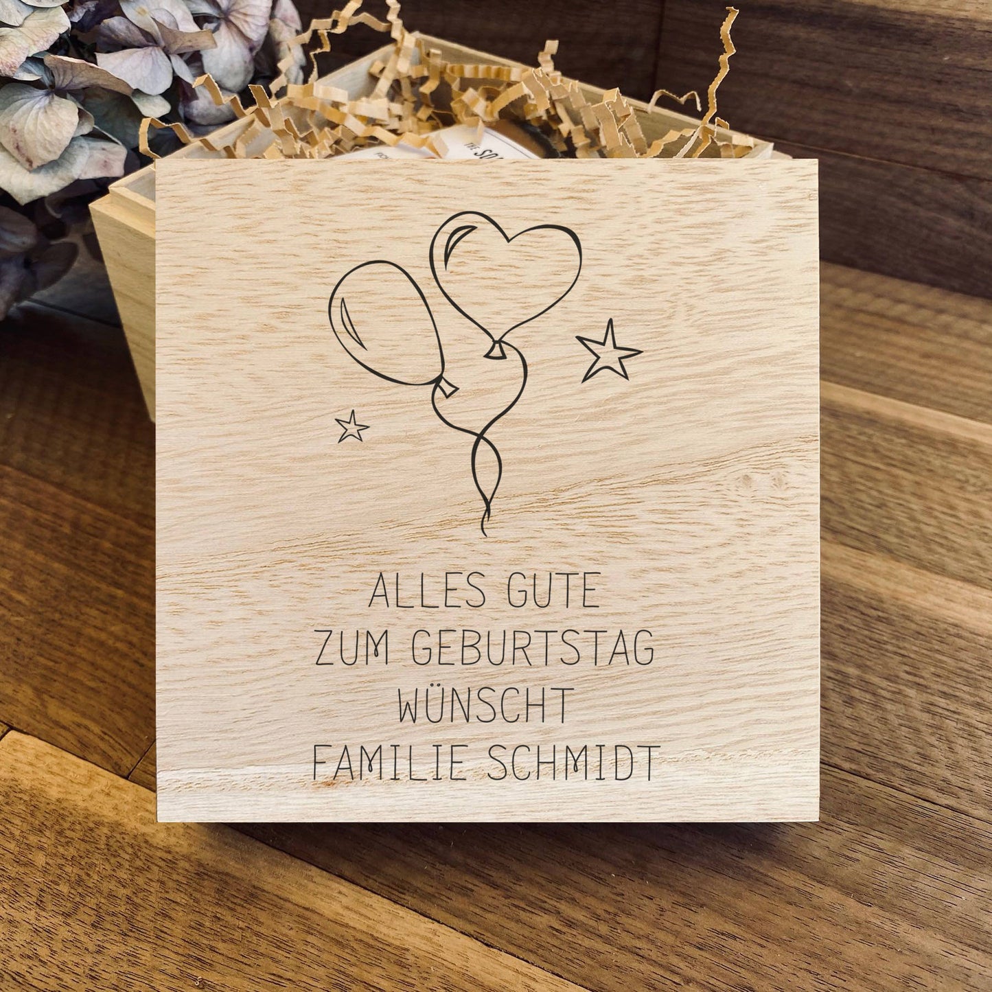 Geschenkbox zum Geburtstag mit personalisierter Gravur