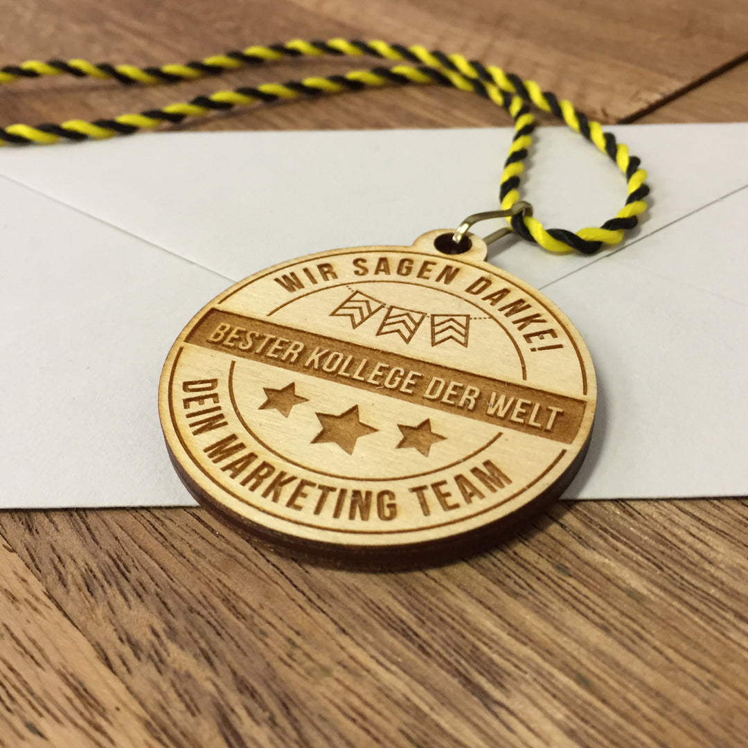 Holzmedaille "Bester Kollege der Welt"