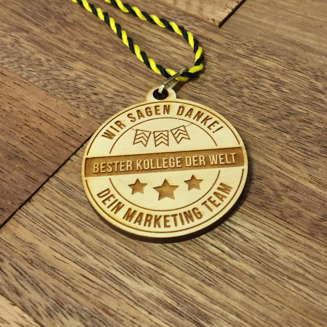 Holzmedaille "Bester Kollege der Welt"
