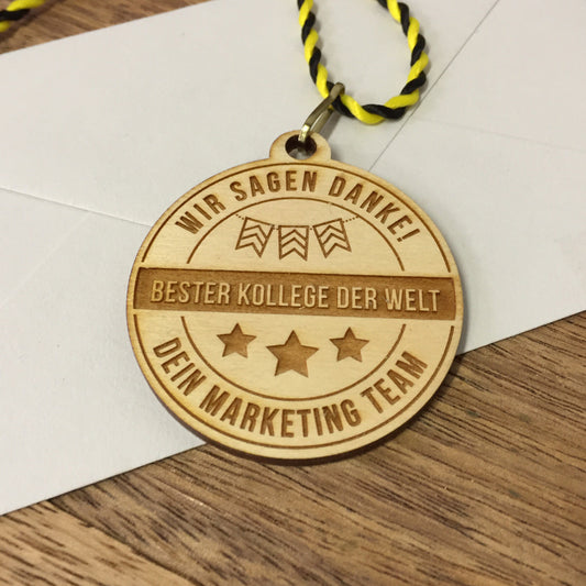 Holzmedaille "Bester Kollege der Welt"