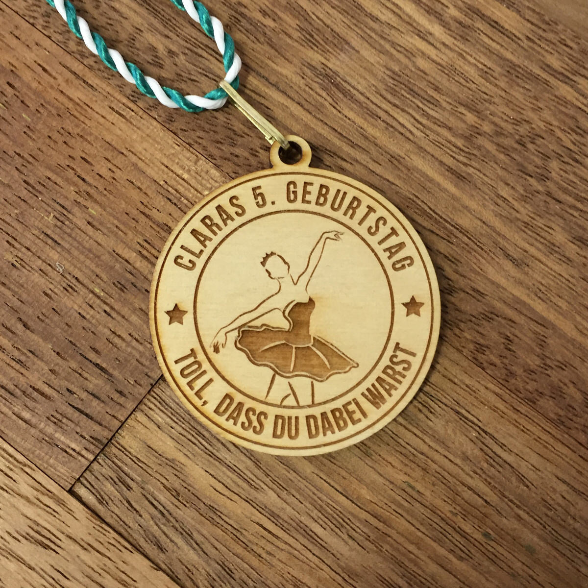 6+ Holzmedaillen "Ballerina" als Gastgeschenk