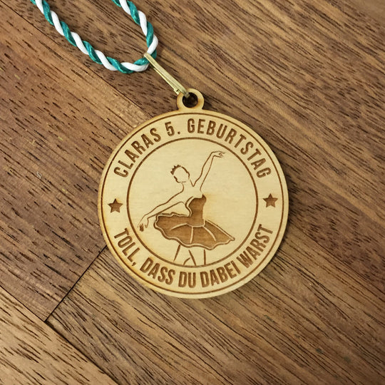 6+ Holzmedaillen "Ballerina" als Gastgeschenk
