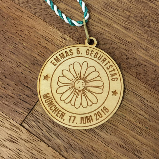 6+ Holzmedaillen "Blume" als Gastgeschenk