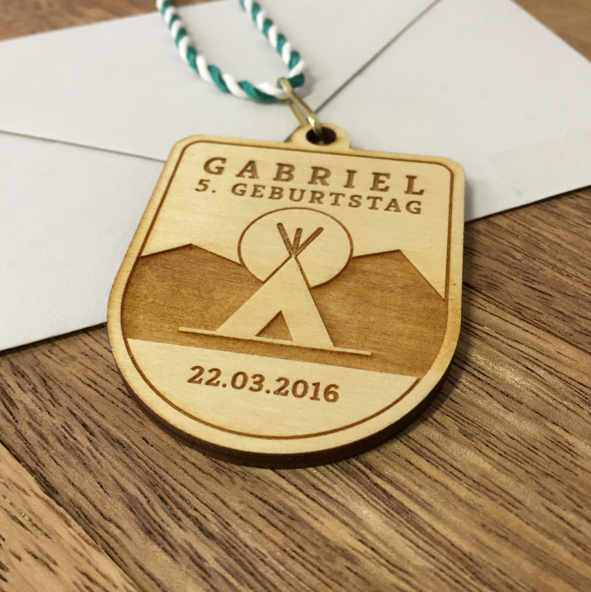 6+ Holzmedaillen "Indianer" als Gastgeschenk