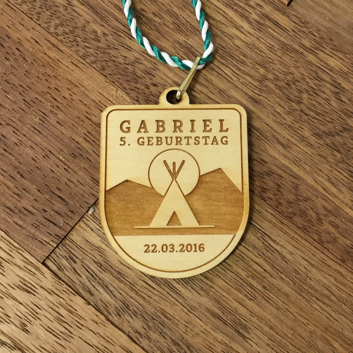 6+ Holzmedaillen "Indianer" als Gastgeschenk
