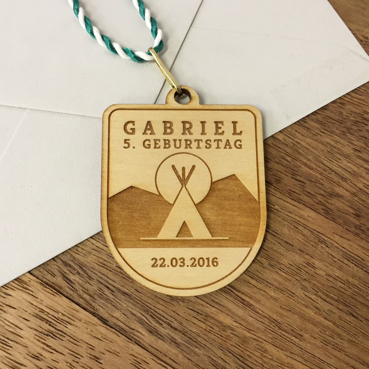 6+ Holzmedaillen "Indianer" als Gastgeschenk